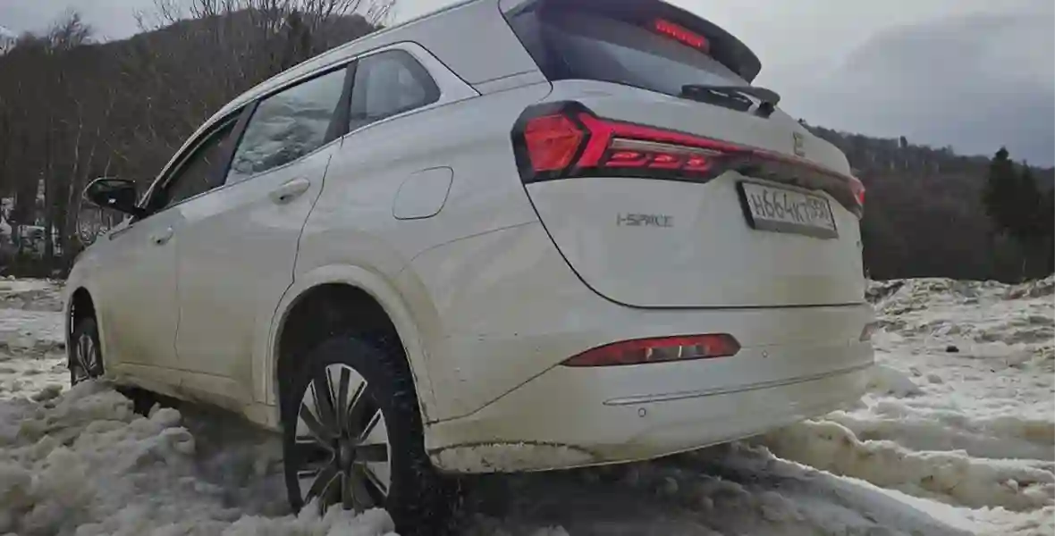 Новость EVOLUTE (На что способен самый доступный полноприводный гибрид. Наш тест-драйв EVOLUTE i‑SPACE 4×4)